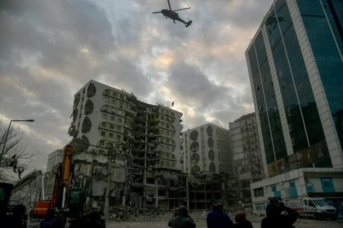Fuerte réplica del terremoto causa pánico en el sur de Turquía