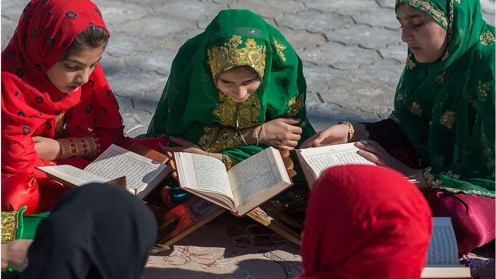 La UNESCO pide investigar intoxicación de niñas escolares en Irán
