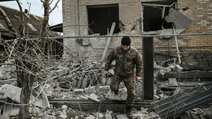 Decretan la evacuación obligatoria de niños de la ciudad ucraniana de Bajmut