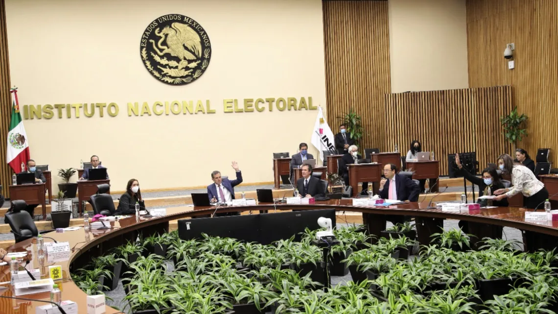 Perfiles cercanos a Morena destacan entre finalistas al INE
