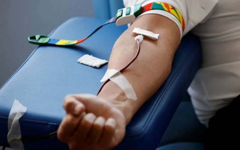 Países Bajos dejará de restringir donación de sangre a homosexuales