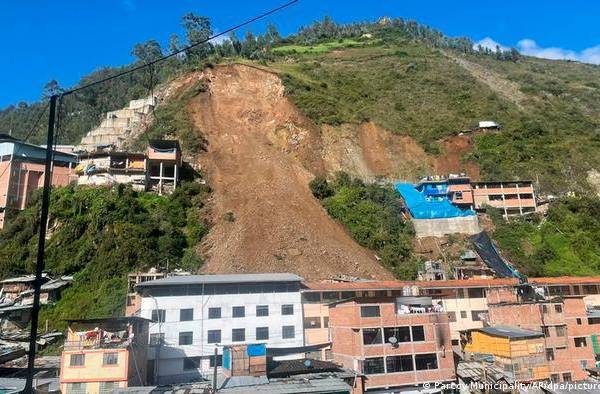 Alud de gran magnitud sepulta decenas de casas en Ecuador