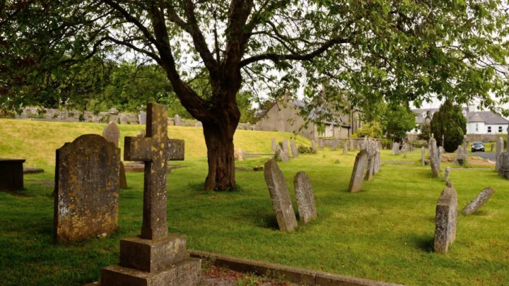 Rescatan a una mujer que fue sepultada viva en un cementerio de Brasil