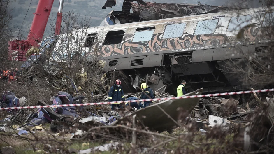 Dimite el ministro de Transportes griego tras fatal choque de trenes