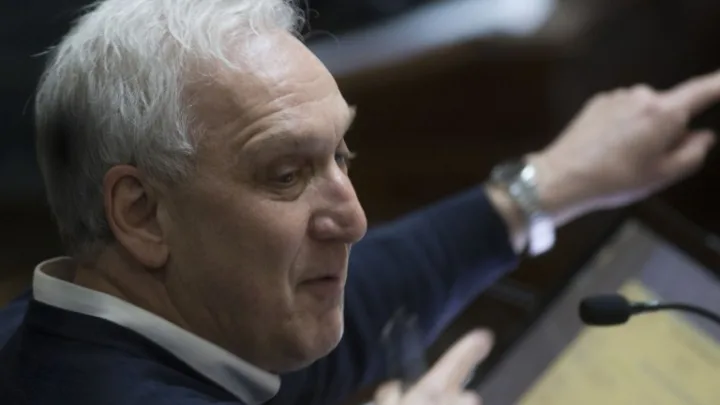 Retira Argentina a su embajador en Ecuador