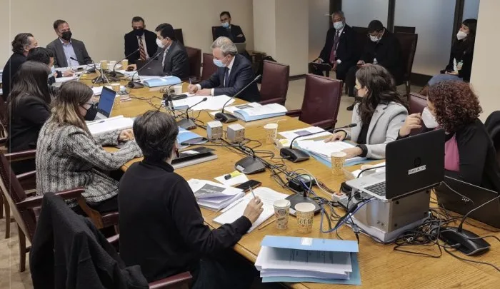 Se enfrentan en Senado por exclusión de varones en violencia vicaria