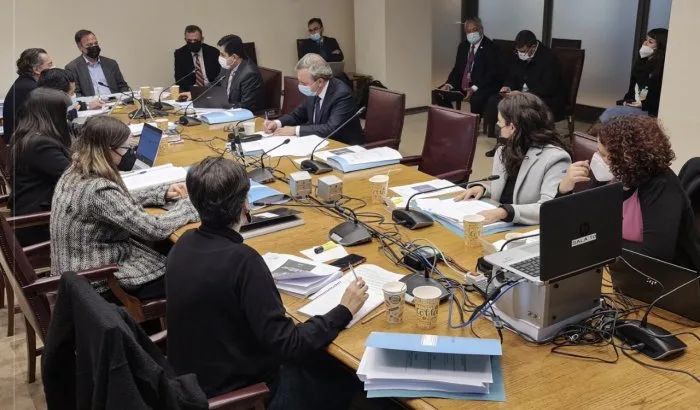 Se enfrentan en Senado por exclusión de varones en violencia vicaria