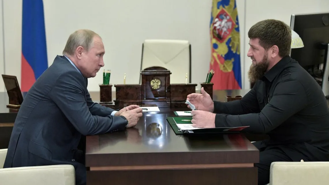 Líder checheno Kadírov reitera su apoyo a Putin durante reunión en el Kremlin