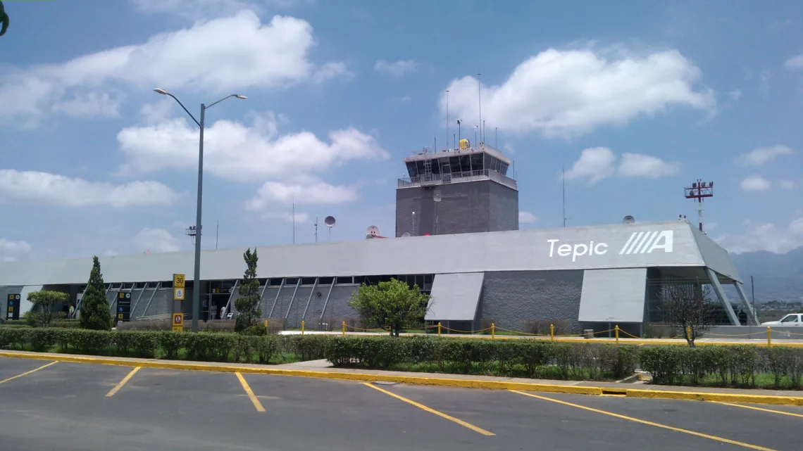 Vallarta está saturado: López Obrador apoya ampliación en aeropuerto de Tepic