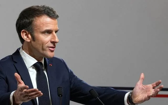 Reforma de pensiones debe aplicarse este año, señala Emmanuel Macron