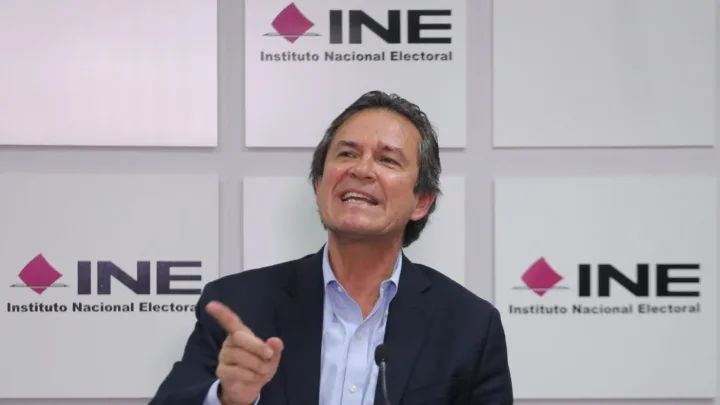 Edmundo Jacobo renuncia al INE tras reformas polémicas