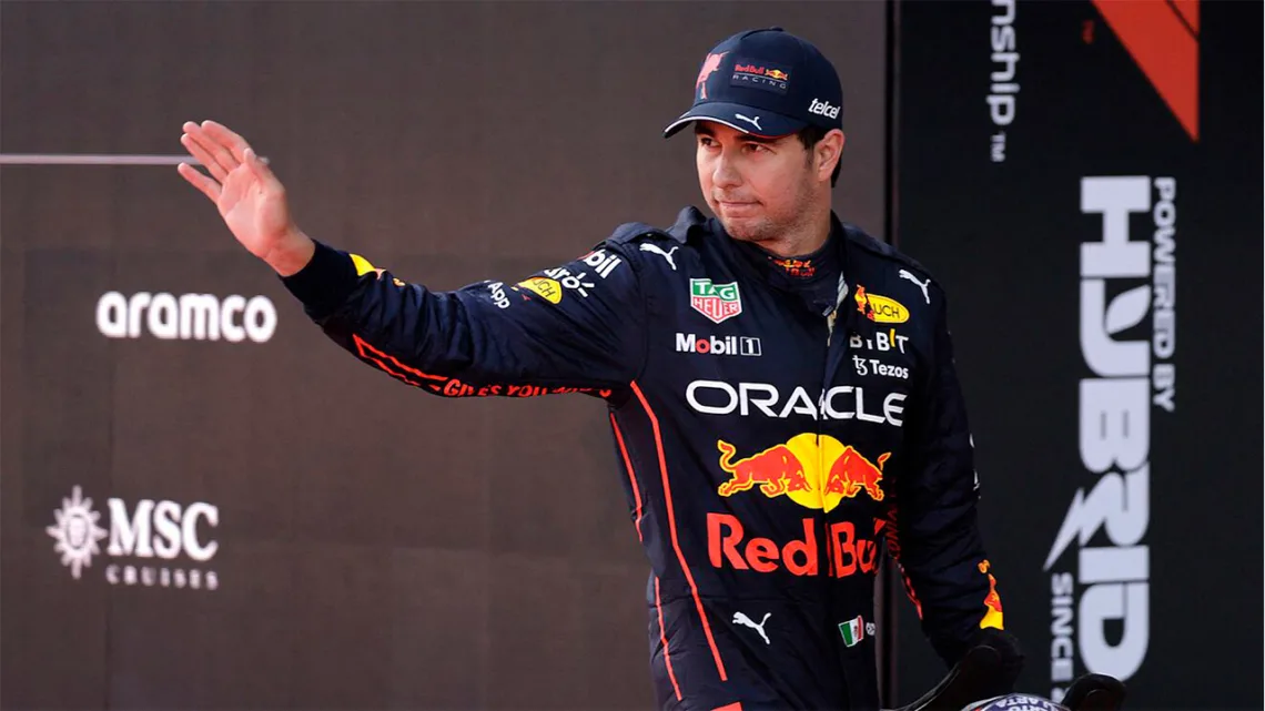 Checo Pérez advierte a Verstappen, “tenemos que trabajar como un equipo”
