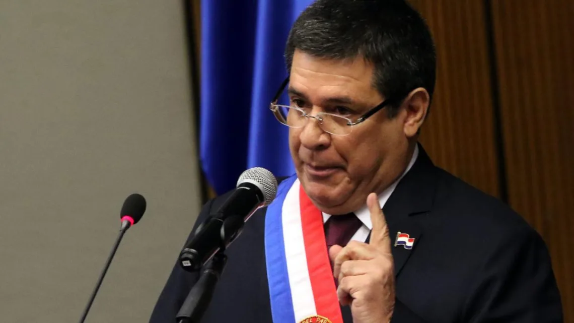Paraguay abre causa penal a expresidente y vicepresidente