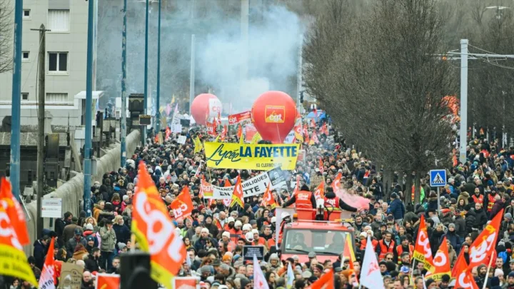 El Senado francés aprueba holgadamente la reforma de las pensiones