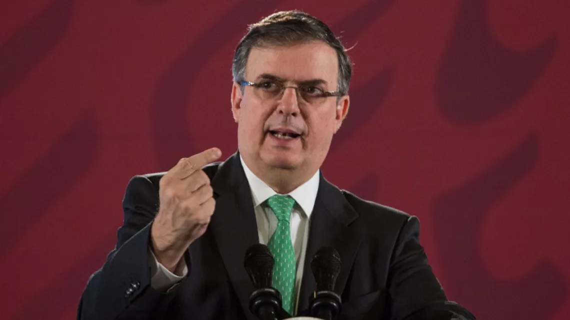 Ebrard recibe a John Kerry previo a su encuentro con López Obrador