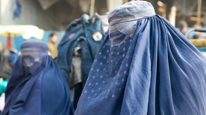 Talibanes anuncian el inicio de un nuevo ciclo universitario sin mujeres