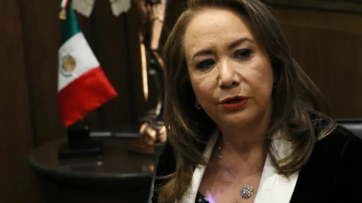 López Obrador acusa a opositores de inflar caso de ministra Yasmín Esquivel