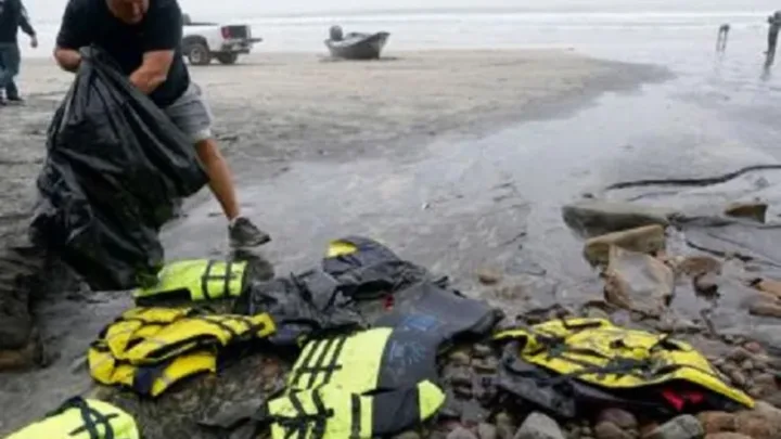 Mueren ocho migrantes al naufragar un bote frente a las costas de California