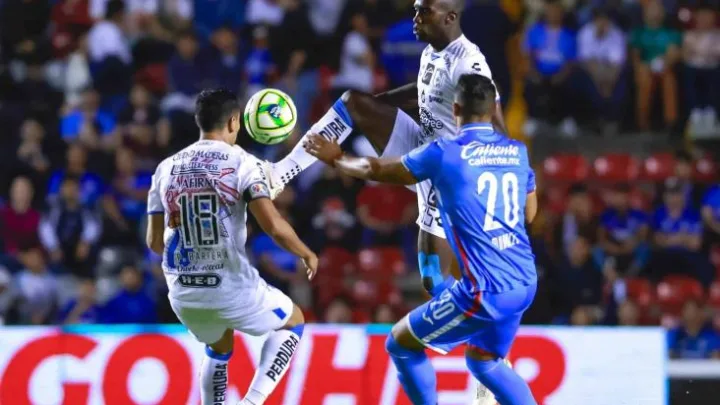 Cruz Azul sufre y rescata el empate ante el Querétaro