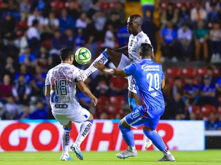 Cruz Azul sufre y rescata el empate ante el Querétaro