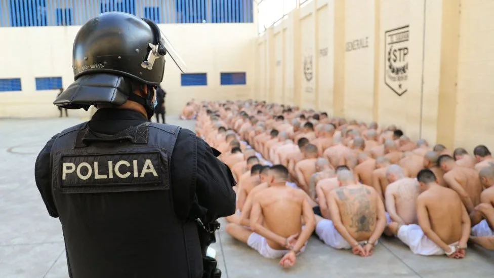 Qué consecuencias tiene en América Latina la llegada de pandilleros que huyen de El Salvador por la guerra de Bukele contra las maras