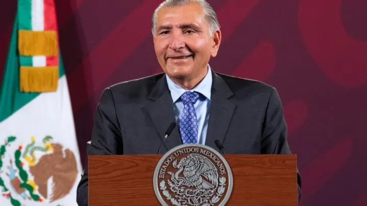 Adán Augusto López critica reunión de Dina Boluarte con Felipe Calderón
