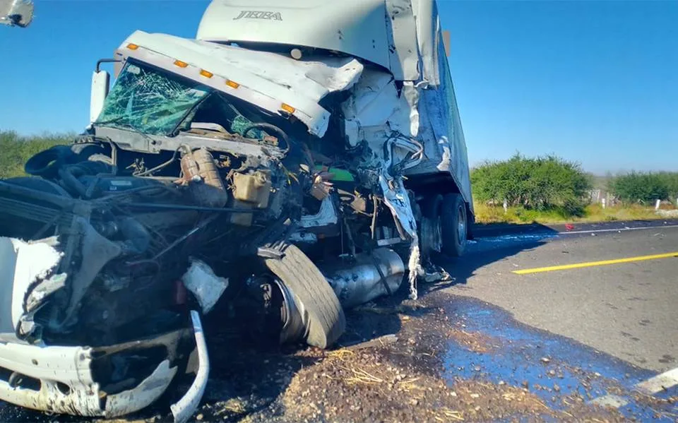 Nueve de cada 10 tráileres superan los límites de velocidad en autopistas: estudio
