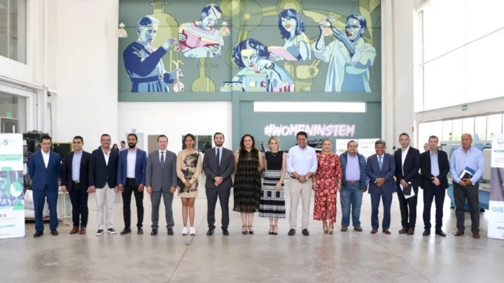 Invita titular de SEDEQ a fortalecer programa Bilingüismo