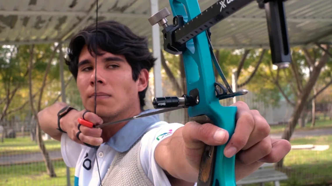 Javier Rojas clasifica a Juegos Centroamericanos y mundial en Tiro con Arco