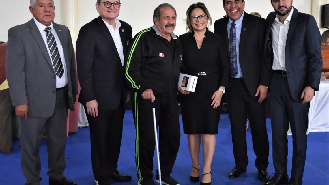 Reconoce USEBEQ a maestros jubilados