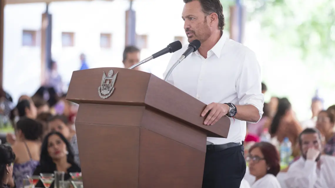 Reconoce Gobernador a mamás trabajadoras de Servicios de Salud y a enfermeras y enfermeros de Querétaro