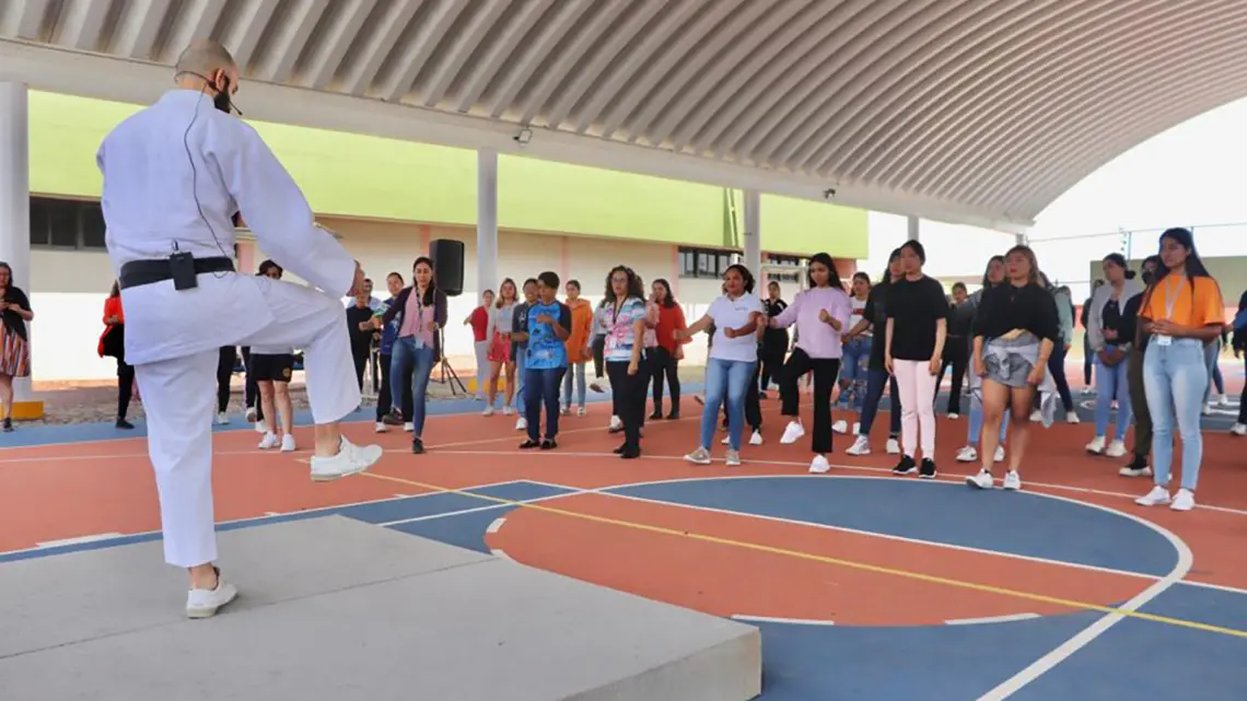 Acerca UTSJR taller de defensa personal para mujeres