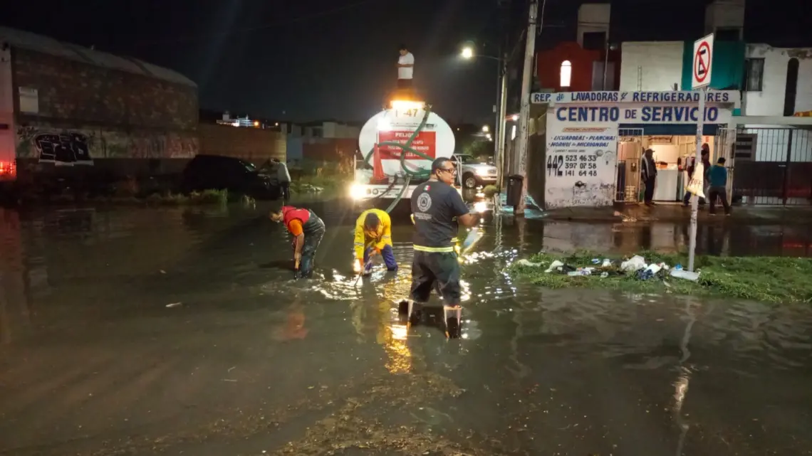 Atiende CEPCQ afectaciones a causa de lluvias en la capital