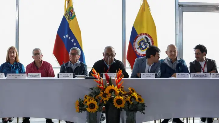 El Gobierno de Colombia y el ELN retoman diálogo de paz y cierran la crisis