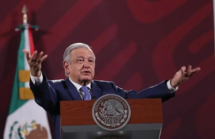 López Obrador se burla del PAN por idea de firmas para aspirantes en 2024