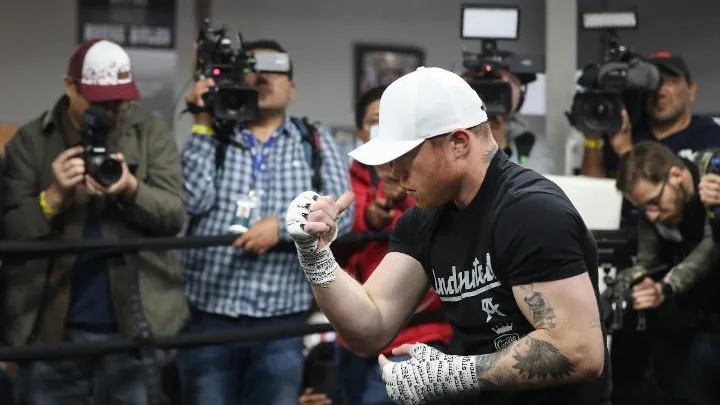 Canelo Álvarez no olvida sus raíces jaliscienses