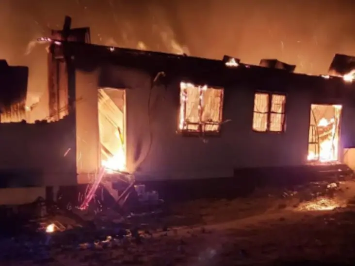Mueren 20 niños tras desatarse incendio en una escuela de Guyana
