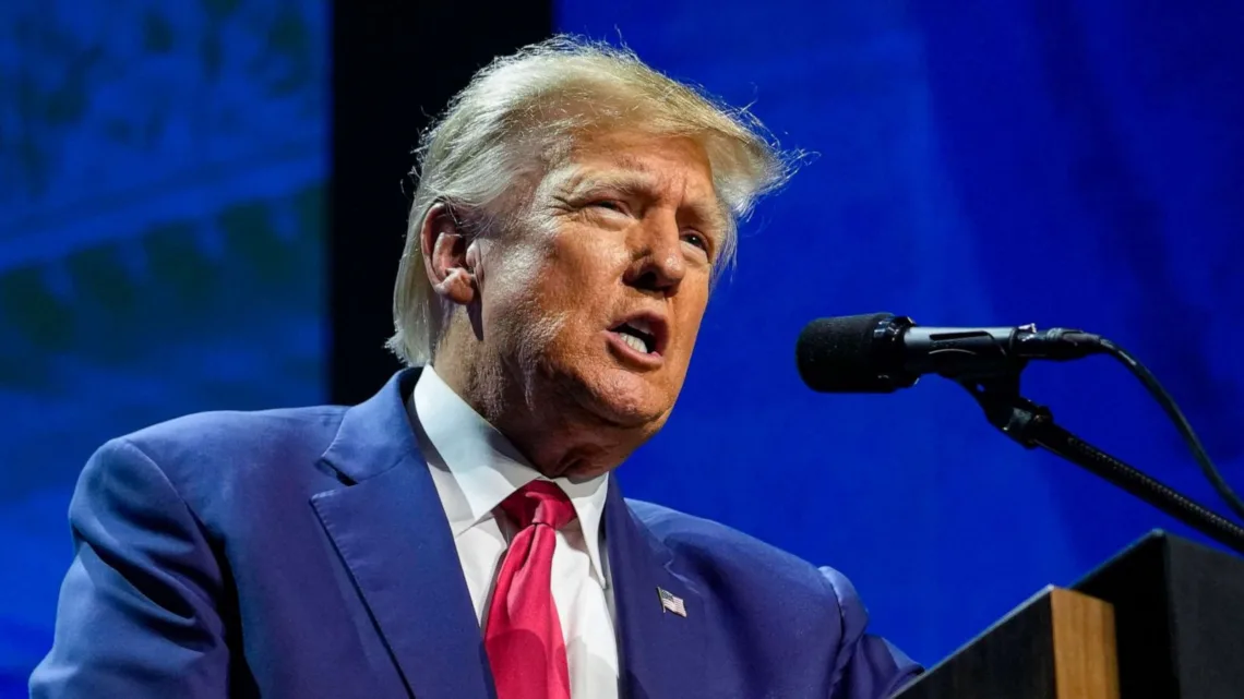 Donald Trump arremete contra juicio en su contra y lo tacha de “vergüenza”