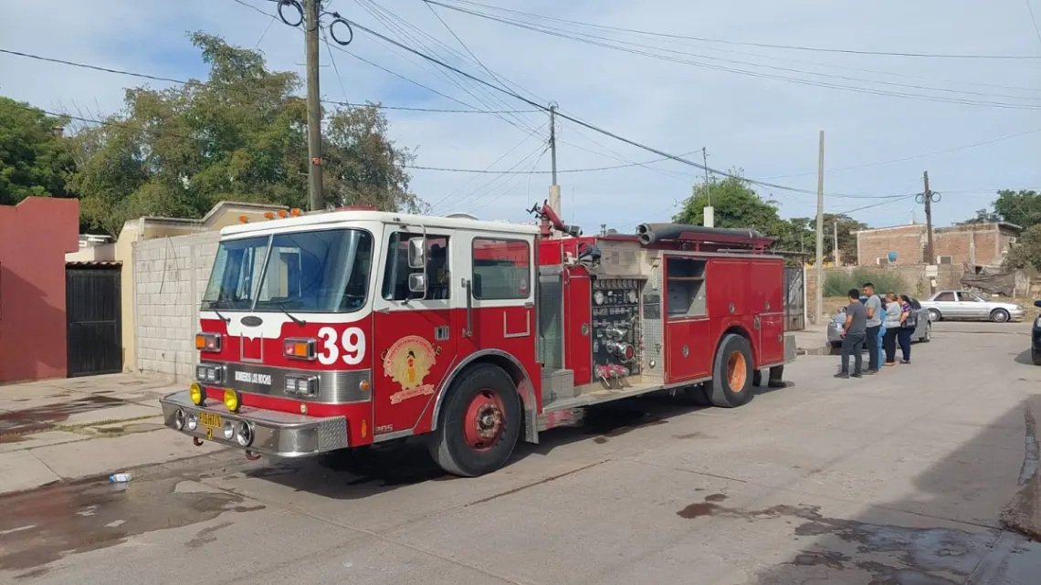 Laptop explota y provoca incendio en vivienda de Los Mochis, Sinaloa