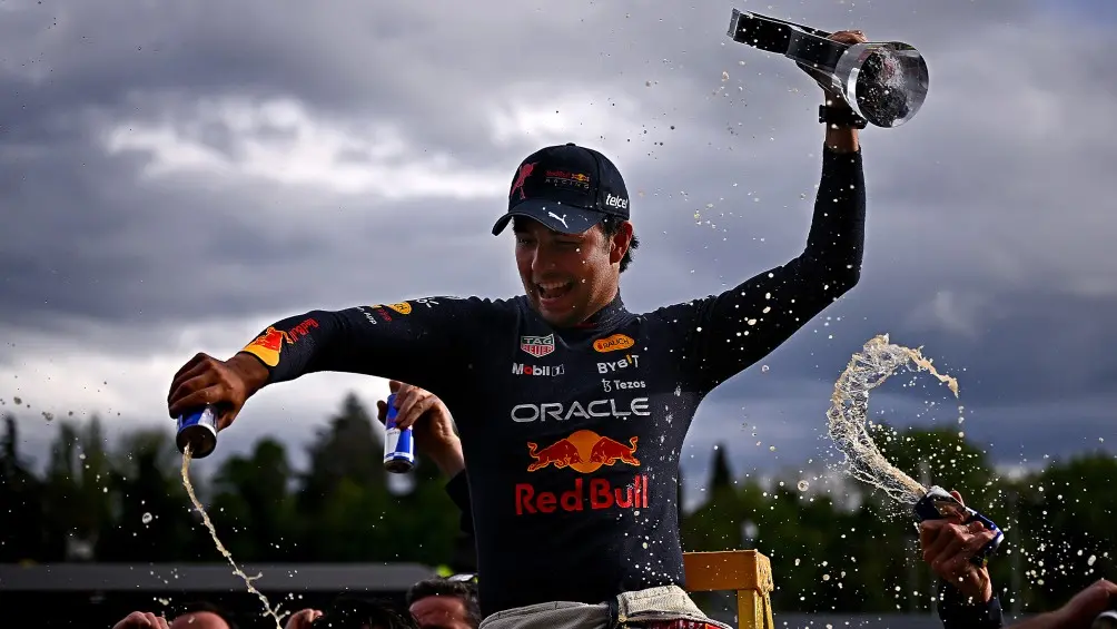 Red Bull coloca a Checo Pérez en la lista de mejores festejos