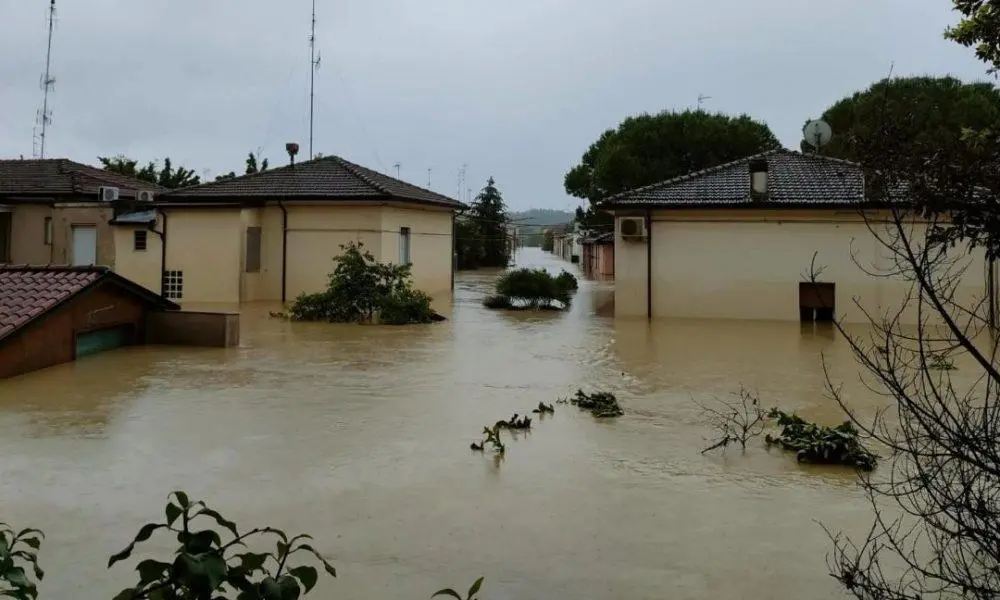Inundaciones arrasan la región italiana de Emilia Romaña, con 13 muertos