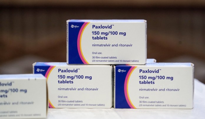 La FDA da aprobación final al Paxlovid, medicamento oral para tratar el COVID