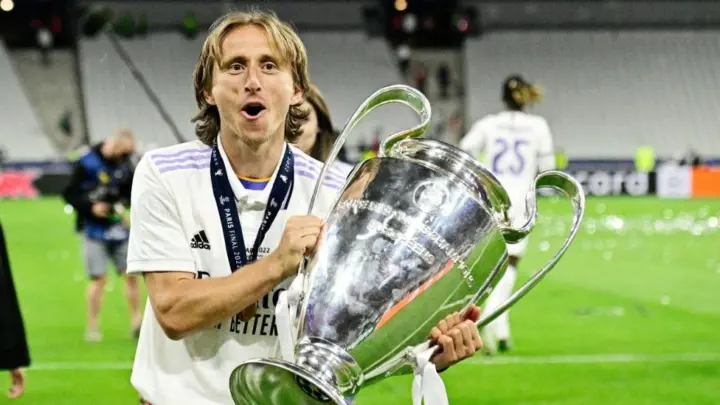 Luka Modric renueva con el Real Madrid; seguirá hasta los casi 39 años