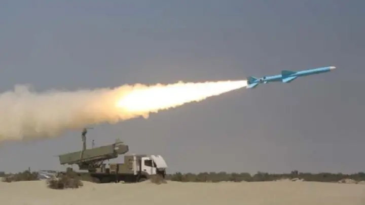 Irán presenta un misil hipersónico entre tensiones con EU