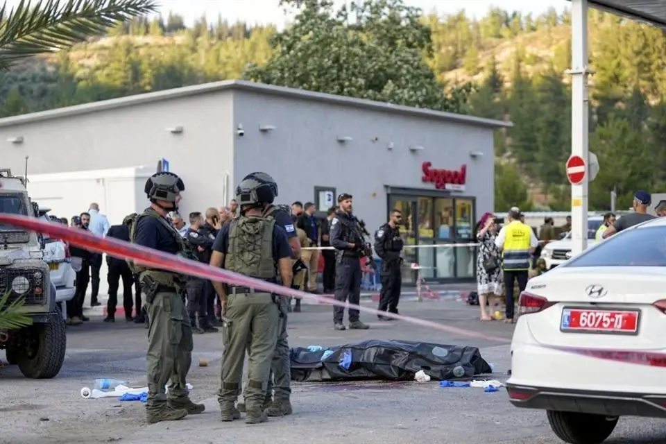Palestino mata a 4 personas en tiroteo en un asentamiento israelí en Cisjordania