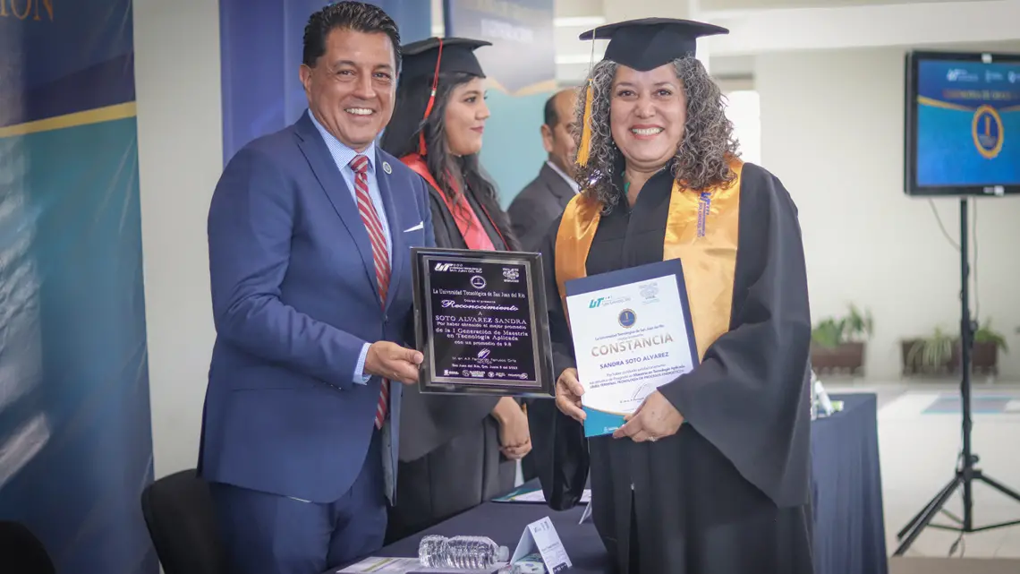 Se gradúa de la UTSJR la primera generación de maestría