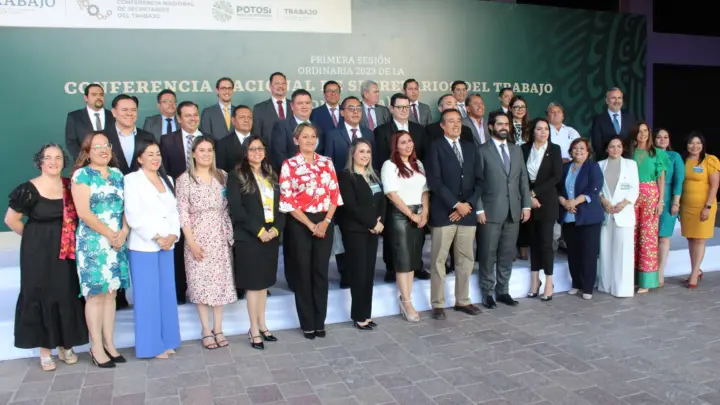 Firma titular de Centro de Conciliación Laboral de Querétaro convenio de coordinación nacional