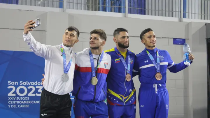 Luchadores ganan plata y bronce en Juegos Centroamericanos