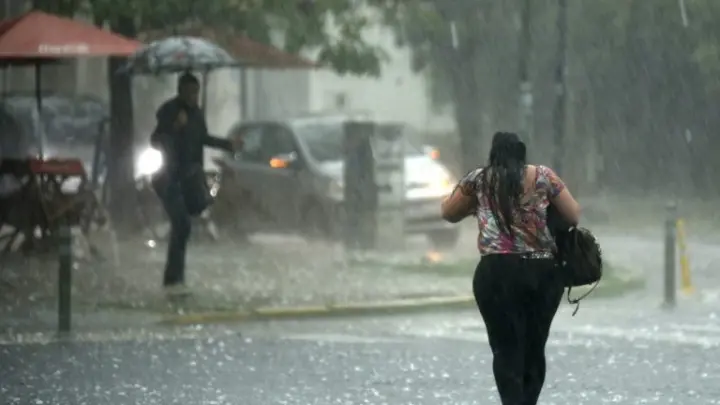 Onda tropical podría convertirse en depresión y amenaza al Caribe
