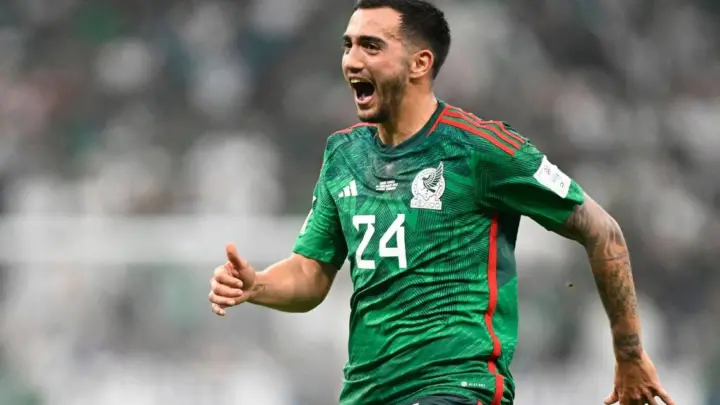 Chivas lanza millonaria oferta por Luis Chávez ¡Sería un bombazo!